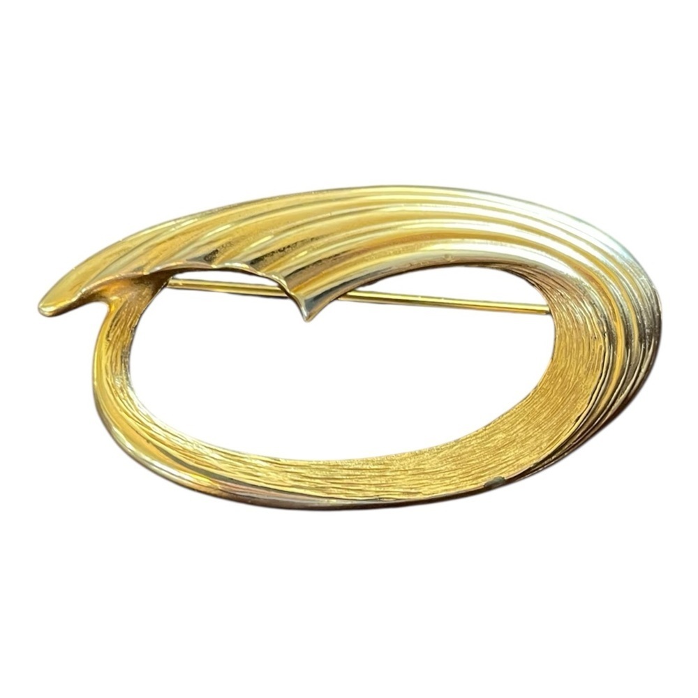Piscitelli Vintage MCM Oval Heart Styled Brushed Gold Tone Brooch Made in USA